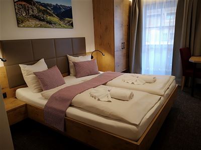 Doppelzimmer Bergblick mit Balkon