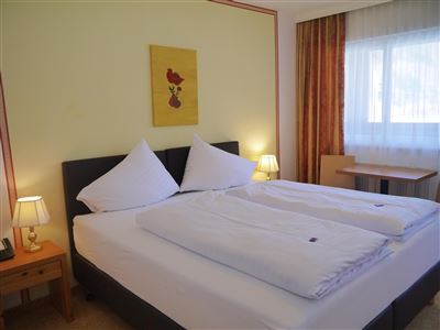 triple room with shower or bath tub, WC