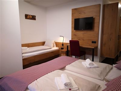 Dreibettzimmer mit Dusche, WC