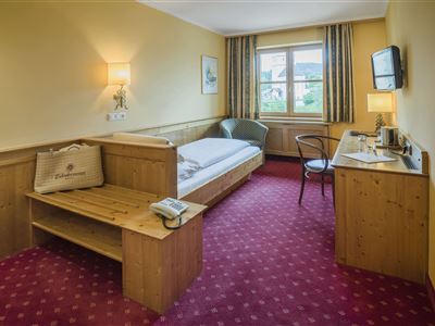 Single room with shower or bath tub, WC