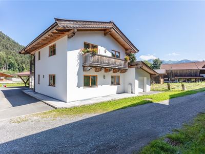 Holiday home, shower, toilet, quiet