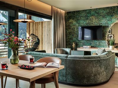 Penthouse suite (alpine view) with breakfast