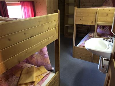 4-Bettzimmer, Etagendusche oder -bad