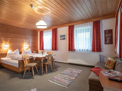 Zweibettzimmer mit Dusche, WC