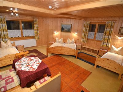 Vierbettzimmer mit Dusche, WC