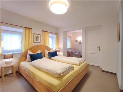 Double room, bath, toilet, standard