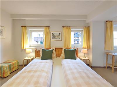 Double room, shower, toilet, superior