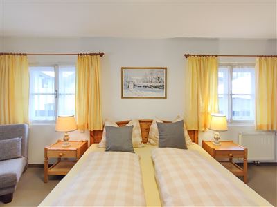 Double room, shower, toilet, superior