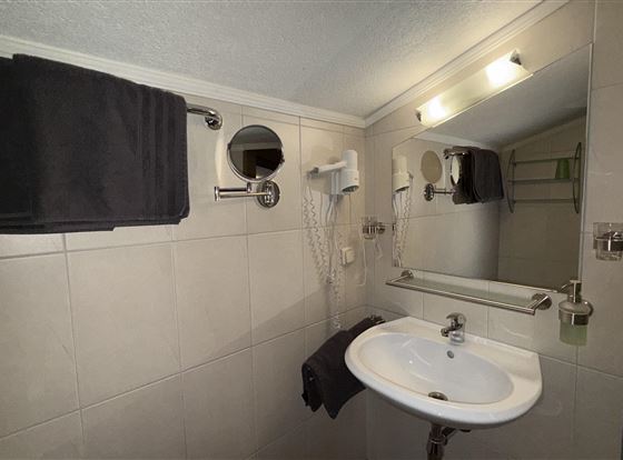Badezimmer im Dorfgasthof Schlösslstube