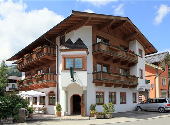 Cafe-Heim-Hubert-Bahnhofstrasse-1-Kirchberg-Haus-S