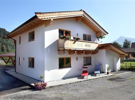 "Hanserbauer-Chalet" with terrace and balcony!