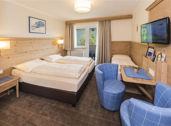 Double room + extra bed 17