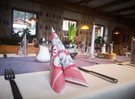festlich gedeckter Tisch