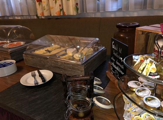 Frühstücksbüffet im Dorfgasthof Schlösslstube