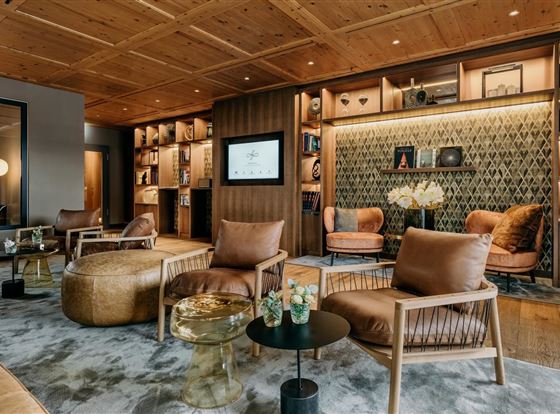 Grand Tirolia Salon