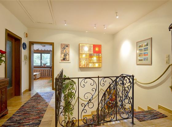 Haus-Romantica-Kirchberg-Brosenbuehel-3-Stiegenhau