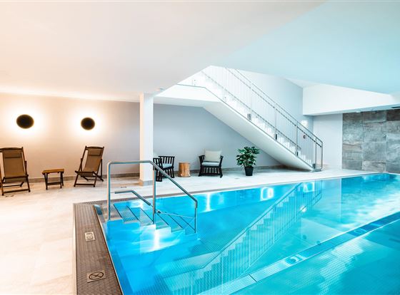 HEN_KIZ_egr_Winter24_Spa_Schwimmbad_2