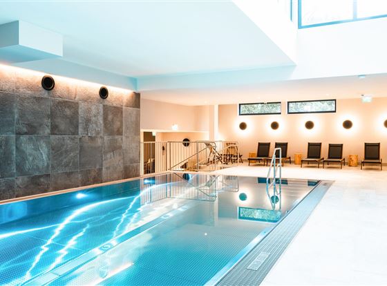 HEN_KIZ_egr_Winter24_Spa_Schwimmbad_3