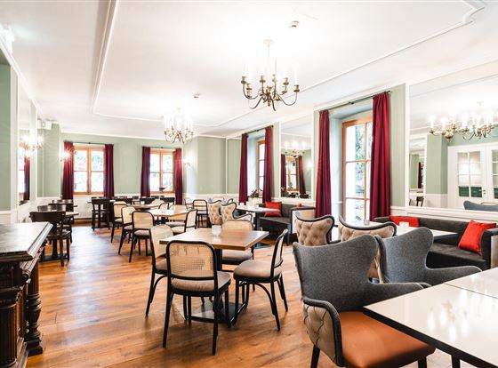 HEN_KIZ_egr_Winter24_Spiegelsaal_1