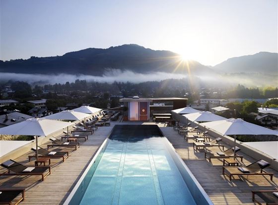 Hotel Schwarzer Adler Dachpool Morgenstimmung