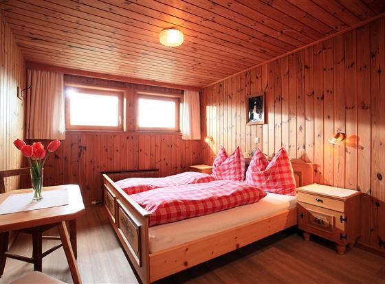 Schlafzimmer 1