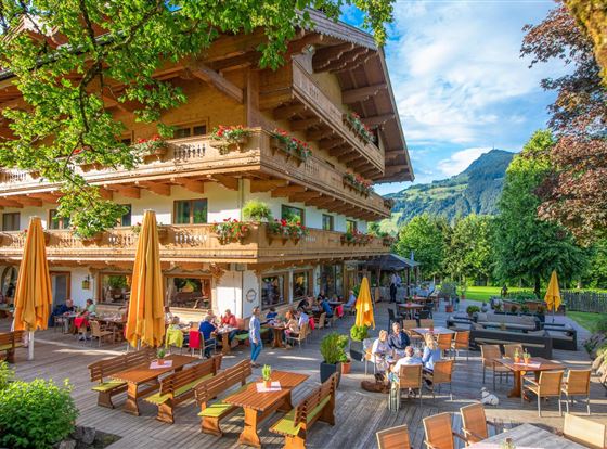 Sonnenterrasse am Fuße der Streif