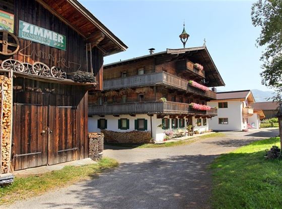 "Tenn & farmhouse" from the 11th century and "Nebenhaus"!