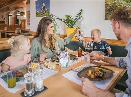 ©Wisthaler_Kinderhotel-Felben-Restaurant-Bar38