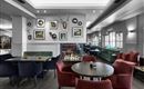 Hotel Schwarzer Adler Hotellobby mit offenem Kamin