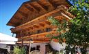 Hotelansicht im Sommer